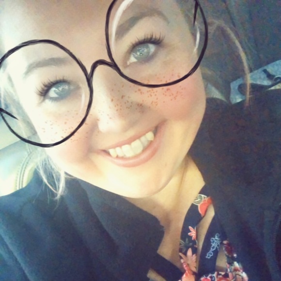 Meet your Posher, Priscilla - Picture 4 of 6